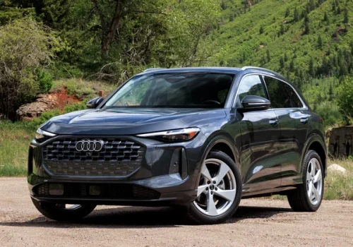 2025-audi-q5-front-angle-view-ak